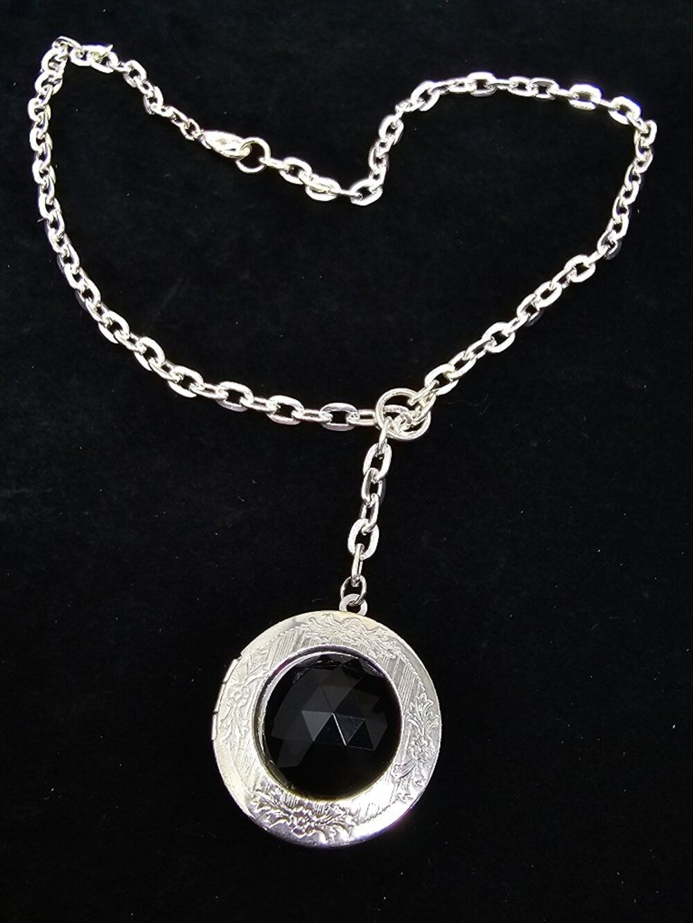 Vintage Silver-Tone Black Stone Locket Necklace – Engraved Round Pendant Chain